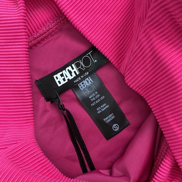 Beach riot- worn once. Still looks like it’s in brand new condition though. - Picture 4 of 5